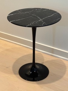lot 42 image: Saarinen Round Side Table with Marble Top