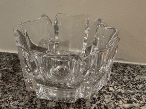 lot 53 image: Crystal Bowl with Decorative Design
