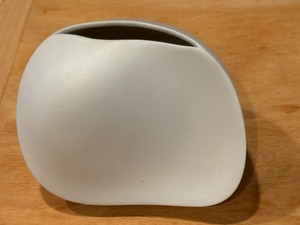 lot 55 image: Uta Feyl Porcelain Vase for Rosenthal
