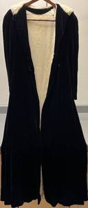 lot 124N image: LL - Vintage Black Velvet Robe with Faux Fur Hood