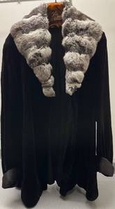 lot 127N image: LL - Vintage Black Fur Coat with Gray Chinchilla Fur Collar