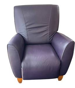 lot 31 image: UPLR - Natuzzi Leather Recliner Armchair