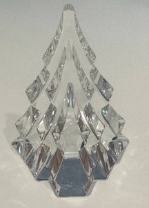lot 82 image: DR - Hoya Museum Crystal Clear Glass Christmas Tree