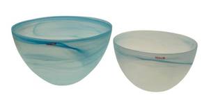 lot 90 image: K - Set of 2 Aida Glass Bowls Blue Swirl Pattern