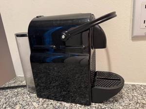 lot 91 image: K - DeLonghi Nespresso Espresso Machine