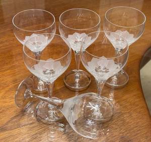 lot 107 image: K - Set of 6 Vintage Rosenthal Lotus Wine Glasses 5 78 Inch
