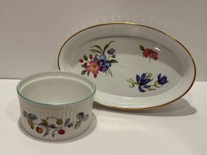 lot 136 image: Royal Worcester Strawberry Fair Ramekin and 1978 Pershore Oval Dish Set