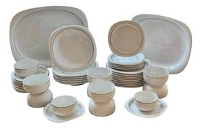 lot 146 image: LR - Vintage Rosenthal Studio-Linie Germany Porcelain Dinnerware Set, 33 Pieces