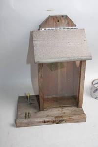 lot 7 image: Rustic Wooden Bird Feeder with Hinged Roof