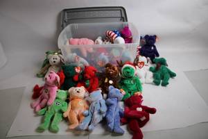 lot 8 image: Collection of TY Beanie Babies Bears with Assorted Designs