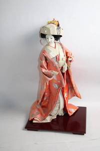 lot 34 image: Vintage Japanese Geisha Doll in Kimono on Wooden Base