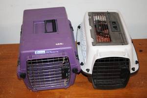 lot 50 image: Pair of Petmate Deluxe Pet Porter Jr. Dog Crates