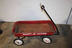 lot 73 image: Vintage Radio Flyer Red Wagon with Steel Frame