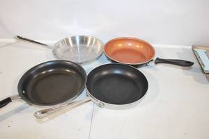 lot 100 image: Set of 4 Mixed Non-Stick Fry Pans