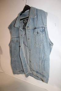 lot 118 image: Harley-Davidson Sleeveless Denim Vest with Logo