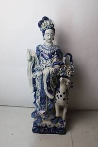 lot 144 image: Blue and White Porcelain Figurine Statue