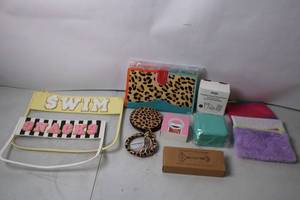 lot 165 image: Assorted Travel Accessories and Organizers Set