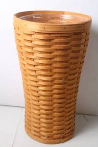 lot 171 image: Vintage Longaberger Handwoven Basket from Dresden, Ohio USA