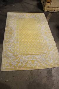 lot 181 image: Yellow and White Patterned Area Rug 7.5x5 Feet
