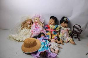 lot 188 image: Collection of 7 Vintage Dolls with Accessories