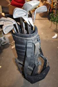 lot 192 image: Complete Set of Dynacraft Golf Clubs with Bag
