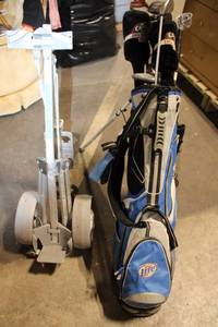 lot A-193 image: Callaway Golf Club Set with Bag and Caddy Wagon Golf Cart