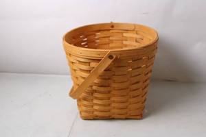 lot 199 image: Longaberger Handwoven Basket from Dresden, Ohio