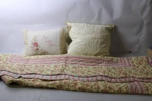 lot 203 image: Set of 2 Decorative Throw Pillows and Floral Quilt