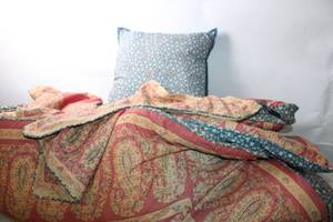 lot 204 image: Chaps Home Queen Comforter and Pillow Set with Floral Design