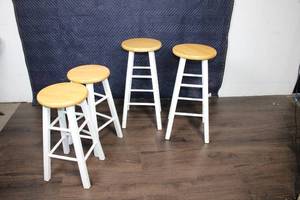 lot 287 image: Set of 4 Wooden Bar Stools with White Legs