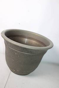 lot 247 image: Large Round Planter Pot by Listo, 16 Inch Diameter