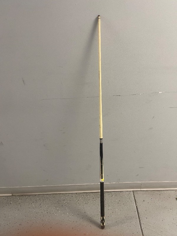 lot 82-1 image: American Heritage Billiard Pool Cue