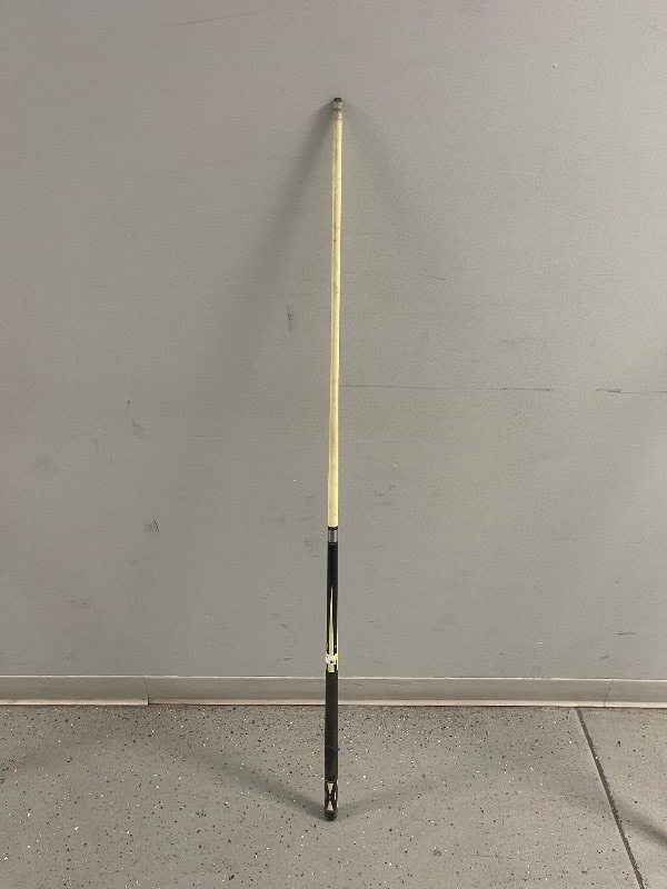 lot 86 image: American Heritage Billard Pool Cue