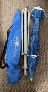 lot 79 image: WonderShade 2 Portable Sun protection Umbrella Red