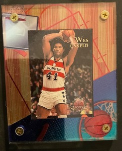 lot 10-10 image: Wes Unseld encased trading card