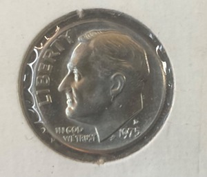 lot 6 image: 1975 D brilliant uncirculated dime