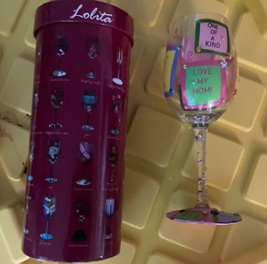 lot 22 image: Custom wine glass