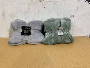 lot 379 image: LOT OF 2 Blankets