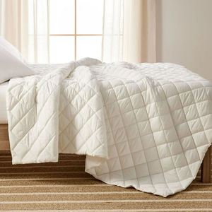 lot 158 image: King Size Better Homes and Gardens Duvet Insert