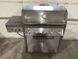 lot 308 image: Members Mark Pro Series 5-Burner Gas Grill