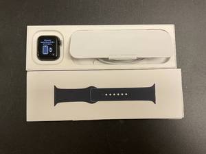 lot 46 image: Apple Watch SE (2nd Gen) GPS 40mm Smartwatch with Midnight Aluminum Case MXE73LLA