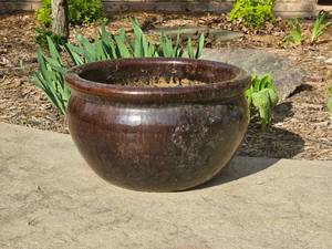 lot 101 image: Large Brown Glazed Terracotta Planter