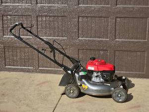 lot 105 image: 21 Inch Assisted Push Honda Lawn Mower