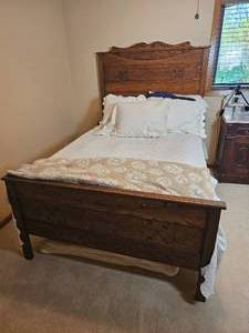 lot 15 image: Three Quarter Victorian Bed With Spoon Carved Detail