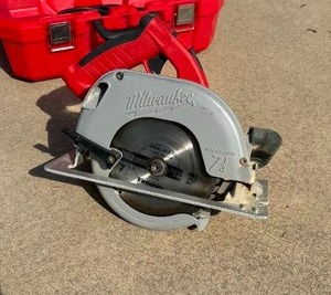 lot 175 image: Milwaukee 7 14 Corded Circular Saw