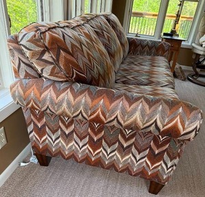 lot 148 image: Luxurious Flexteel Feather Pattern Sofa