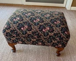 lot 145 image: Navy Floral Pattern Upholstered Ottoman with Carved Wood Legs