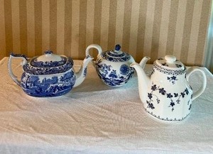 lot 138 image: Charming Vintage Blue Floral Teapot Set - Spode - Royal Daulton - (3)