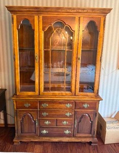 lot 131 image: Gorgeous Display Hutch - Stanley - American Craftsman