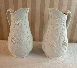 lot 38 image: Portmeirion British Heritage Collection Parian Jugs